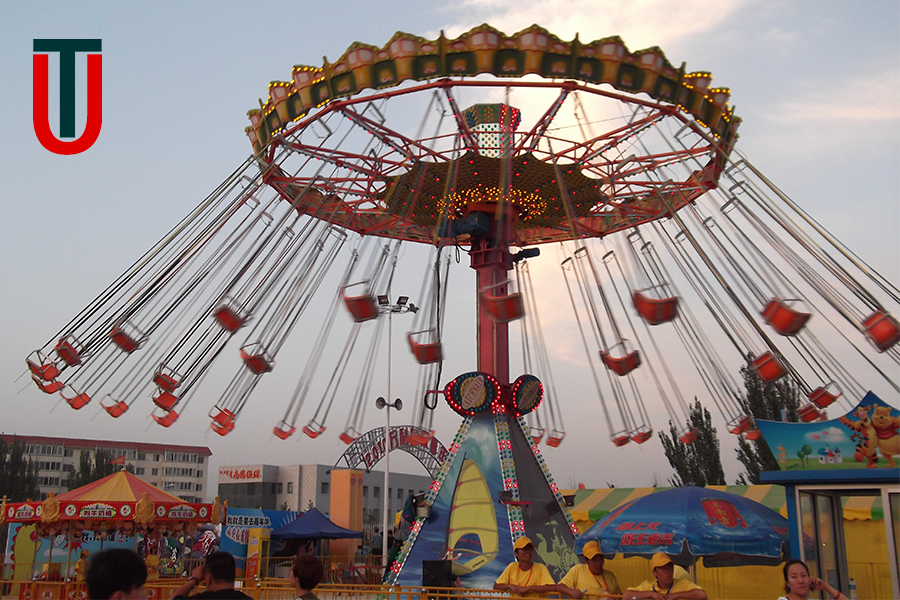 Hurricane Themed Flying Chair Rides for Outdoor Parks