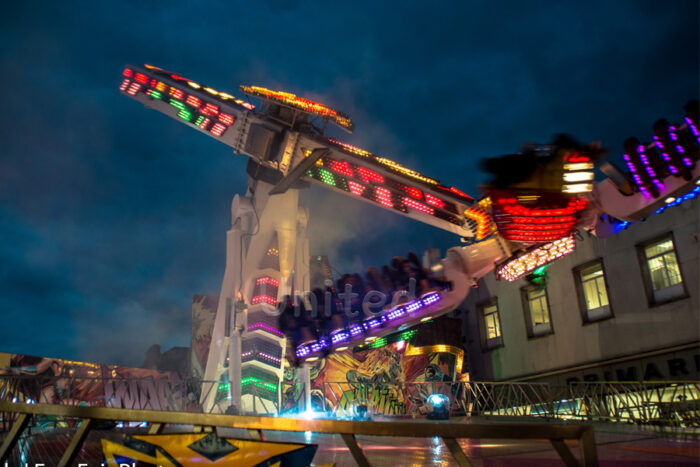 Speedy Windmill Thrill Rides PLAY AT NIGHT